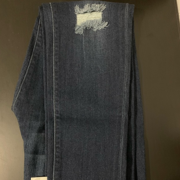 Minimal distress jeans - Picture 5 of 6